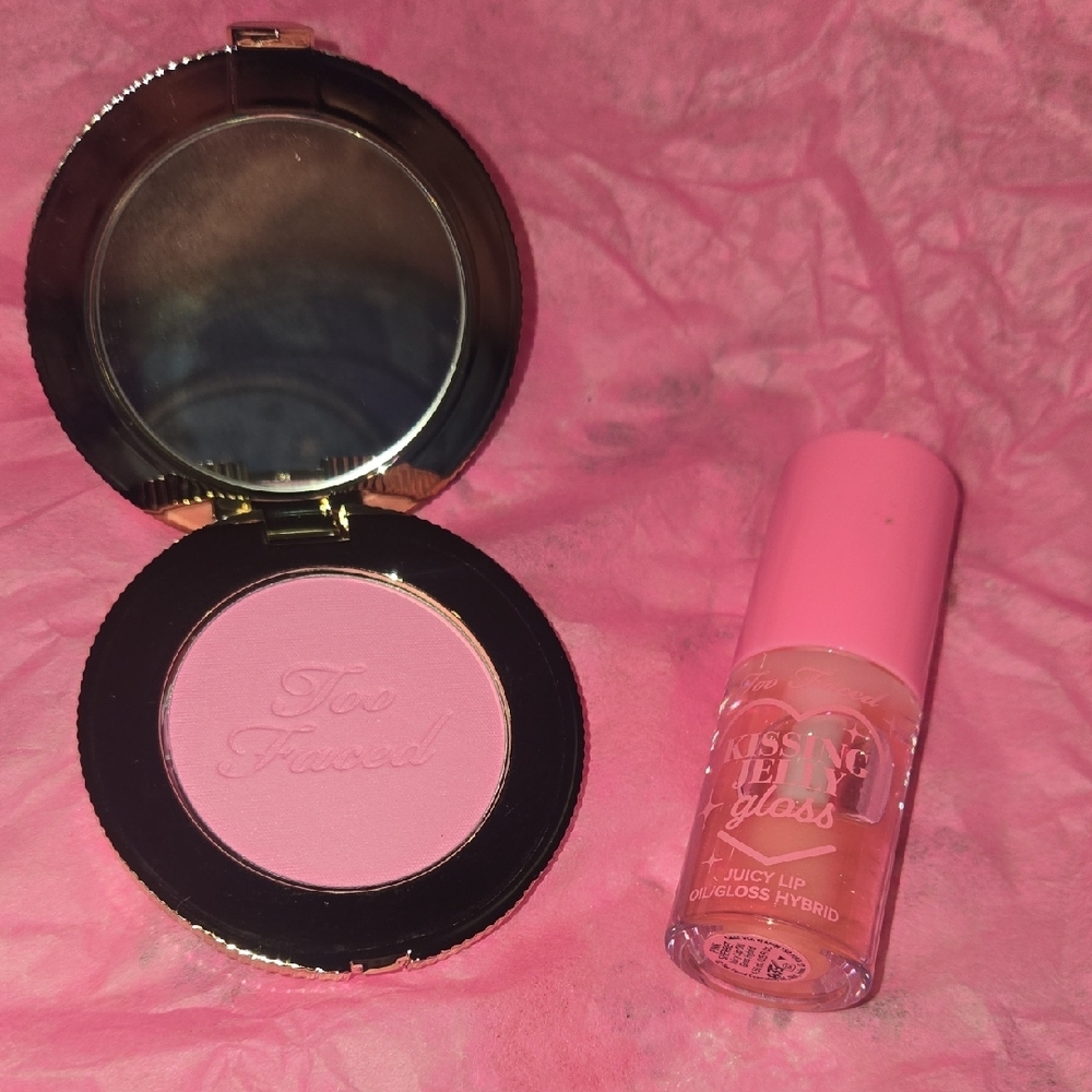 Too Faced Gloss and Blush Set - Pink and Purple - Picture 3 of 6